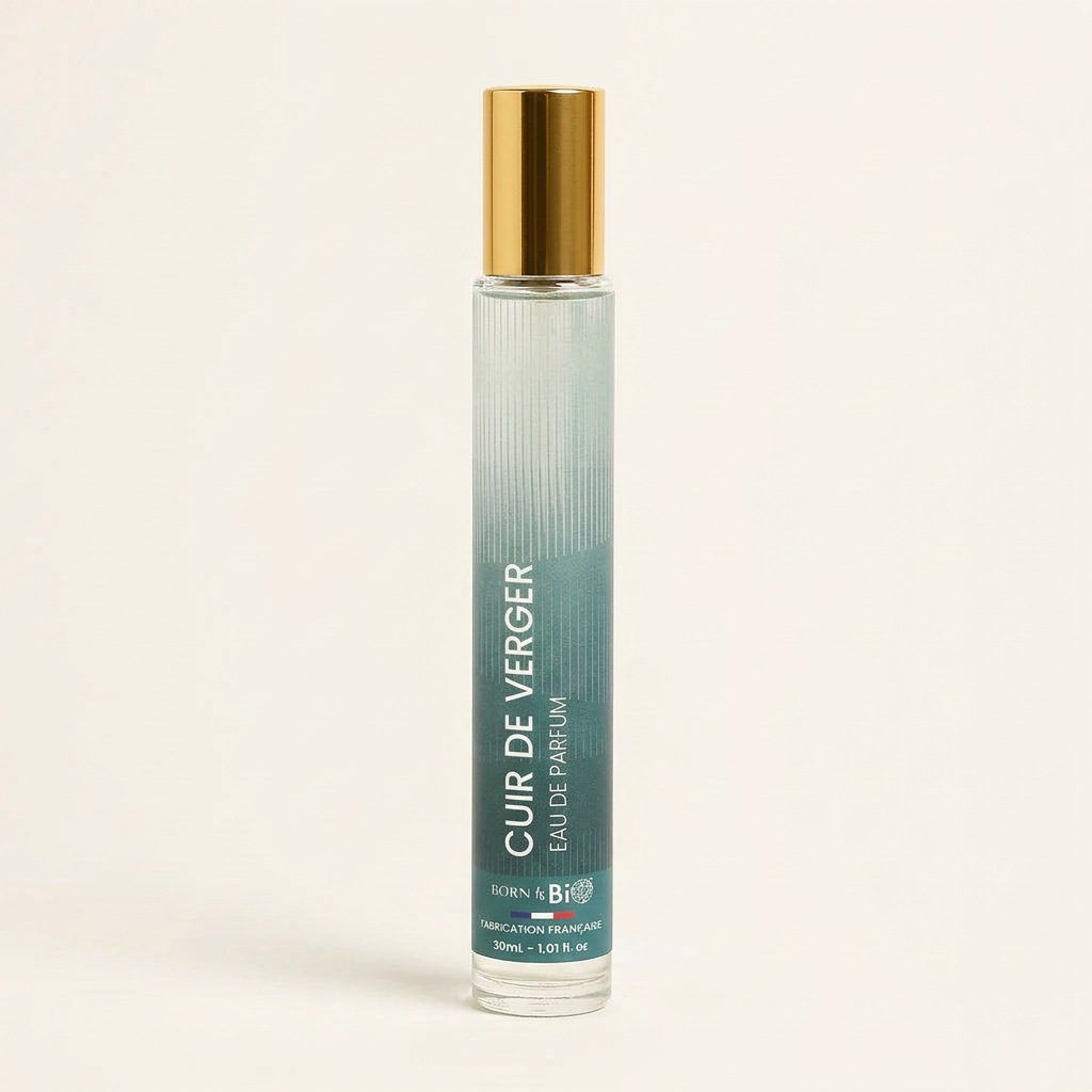 Flacon Born to Bio Cuir de Verger sur fond blanc, visuel studio